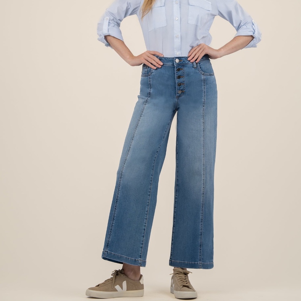 Kut from the Kloth Meg High Rise Wide Leg Size 6 / Lightining W/Med Base Wash.